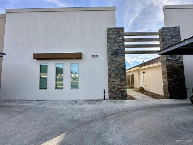 Building Photo - 18 Wolverine St