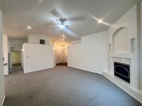Building Photo - Spacious Pet-Friendly 3-Bedroom Duplex in Hayden