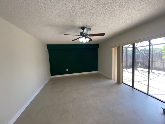 Building Photo - Beautiful and well-maintained 2BR/2BA town...