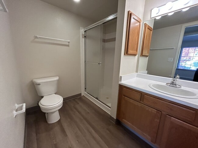 Building Photo - Comfortable 2BR Near Campus