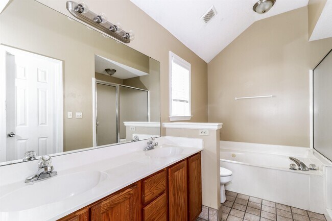 Building Photo - 827 Tropicana Dr E