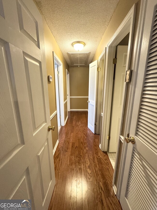 Building Photo - 107 Belair Dr