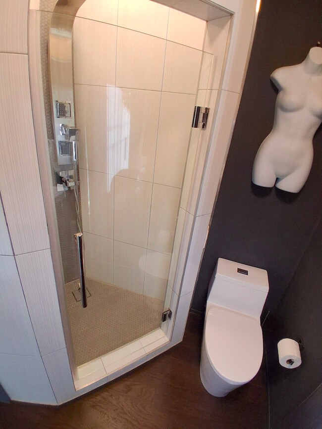 Building Photo - 603 38th St W