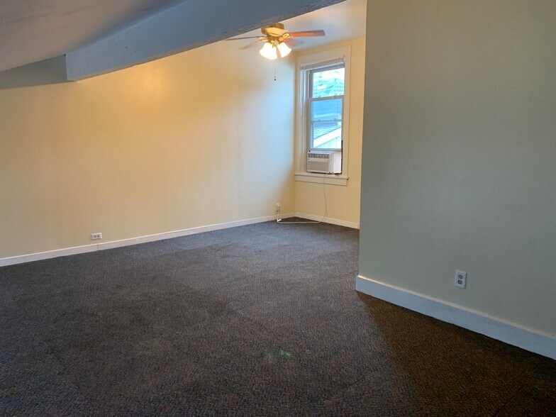 Building Photo - 2415 Vine St