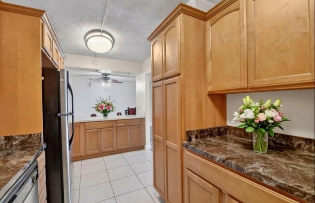 Building Photo - 1013 Green Pine Blvd