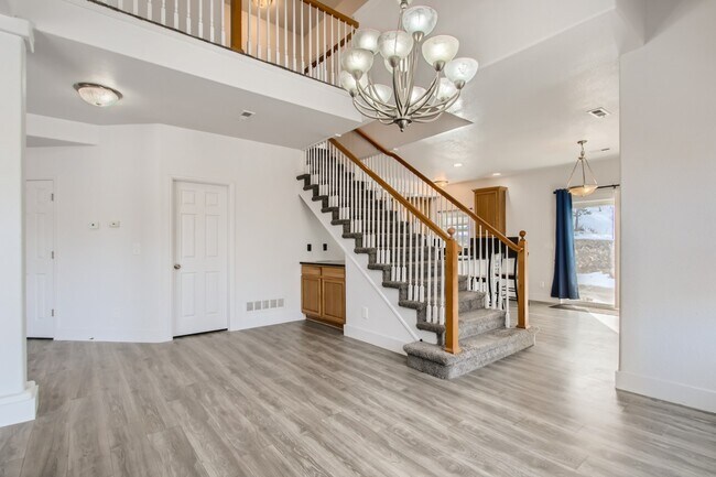 Building Photo - 799 Martin Dr