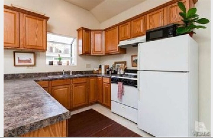 Kitchen - 422 S Montgomery St