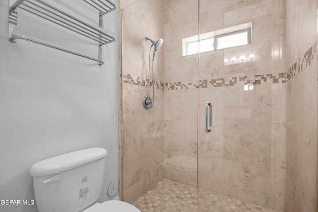 Building Photo - 2205 Hacienda Rey Dr