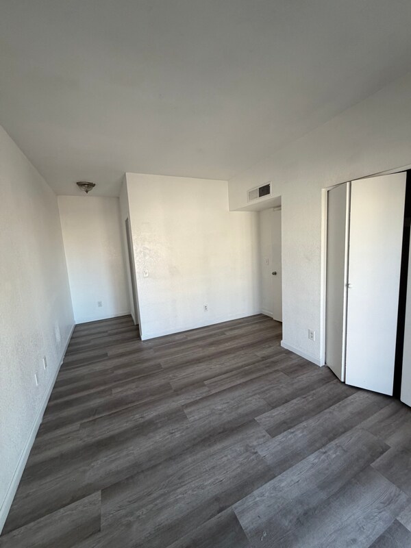 Building Photo - 2833 E Le Marche Ave