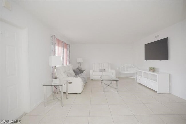 Building Photo - 4635 Bayshore Dr