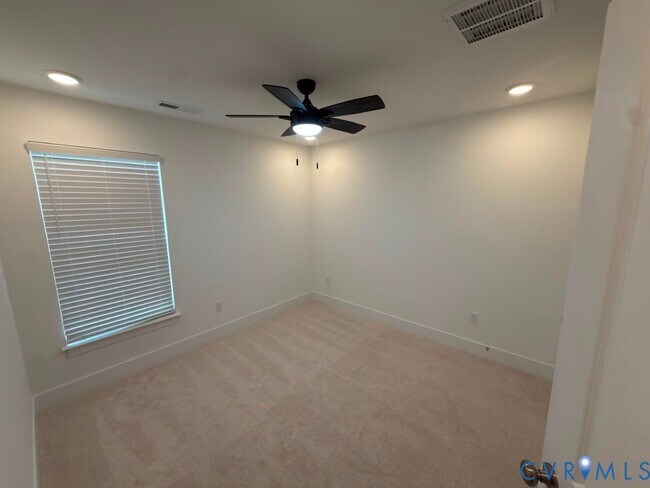 Building Photo - 15363 Sunray Aly