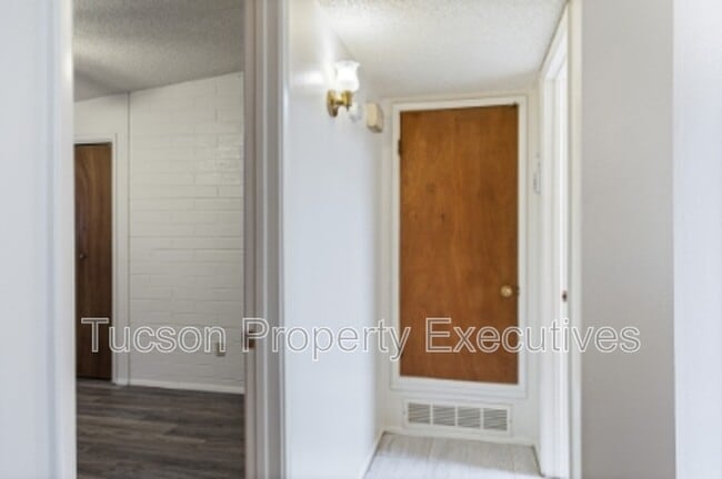 Building Photo - 4246 E Pima St