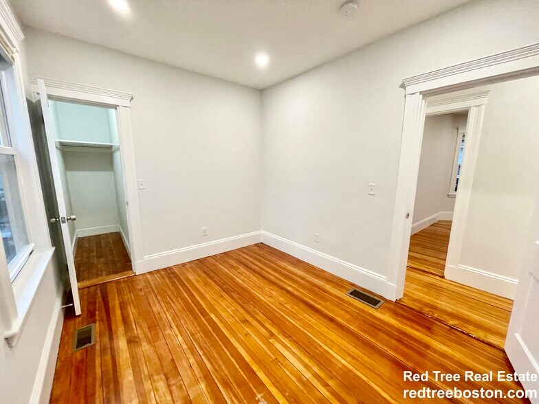 Building Photo - 68 Bakersfield St