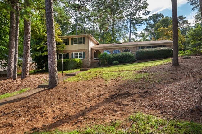 Building Photo - Very Spacious 4bd/3.5ba Brookhaven Home w/ 2 Car Garage and Fenced-In Backyard!!
