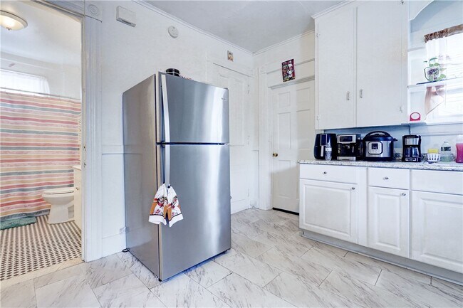 Building Photo - 183 Union St N