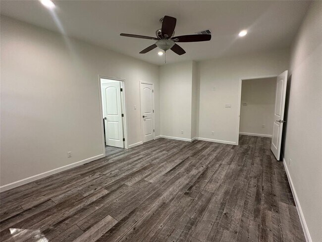 Building Photo - 908 Plateau Cir