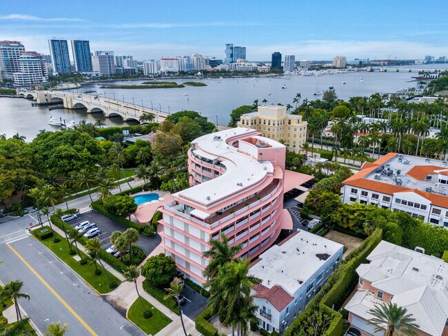 Building Photo - 315 S Lake Dr