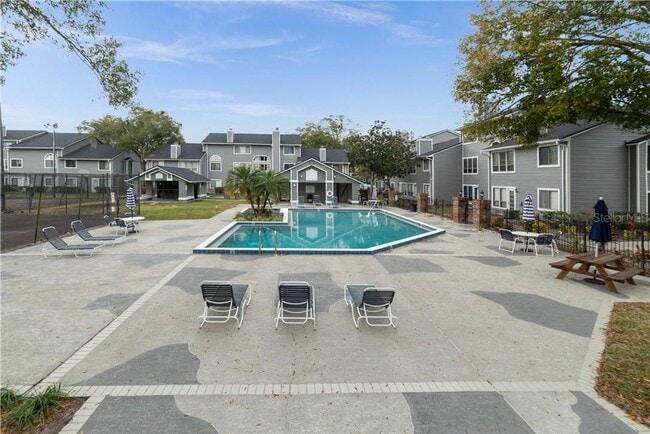 Building Photo - East Side 2 Bed 2 Bath Condo, Near Full Sa...