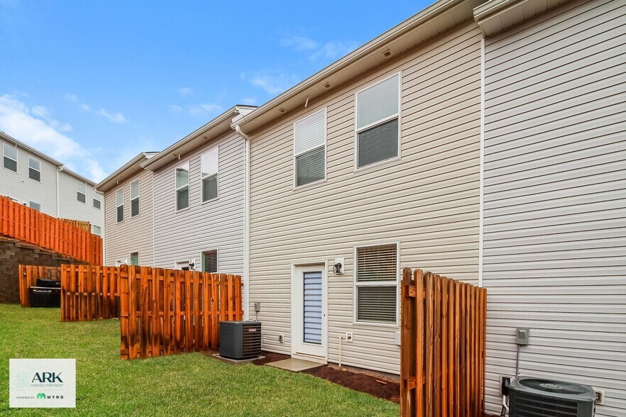 Building Photo - 4 Oak Rose Dr