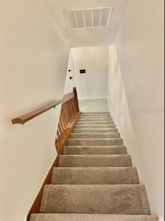 Building Photo - 37 Village Dr