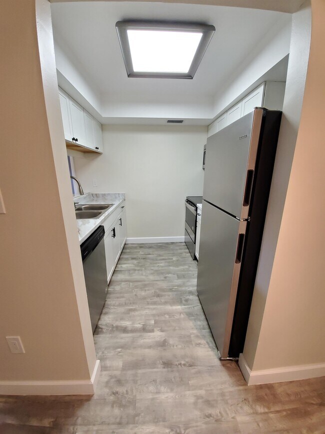 Building Photo - 6040 Shaker Wood Cir