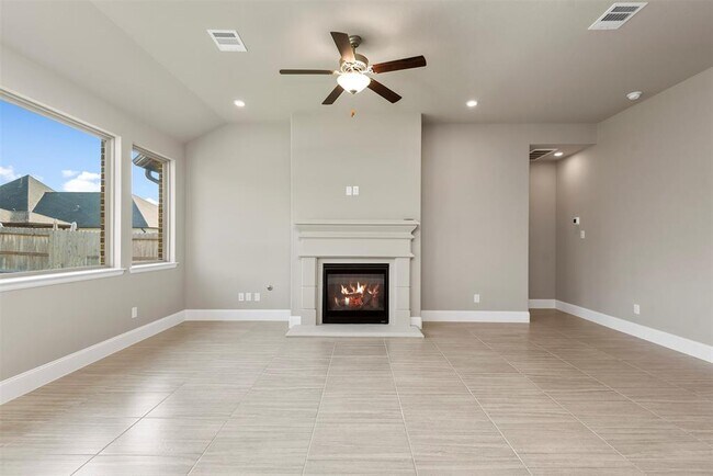 Building Photo - 22096 Volante Dr