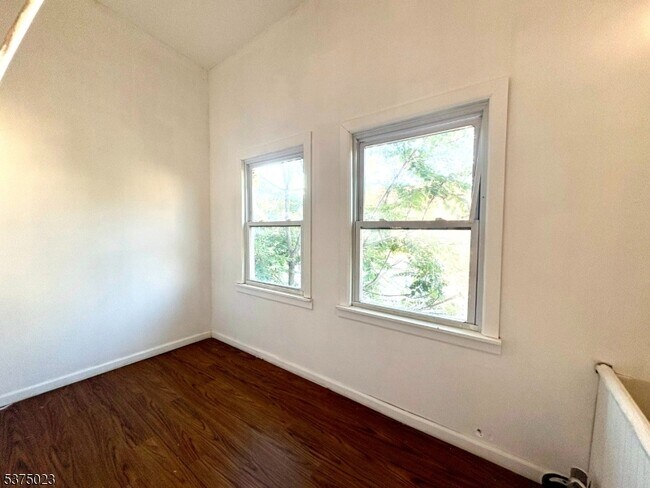 Building Photo - 96 Quitman St