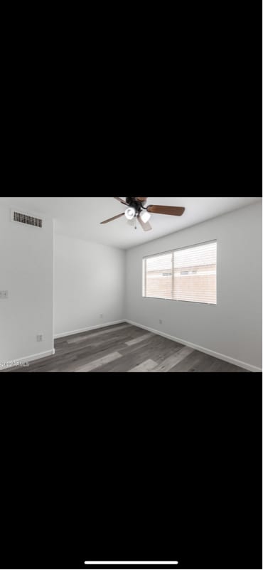 Building Photo - 1367 E 10th Pl