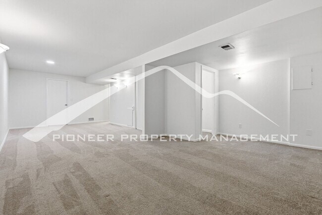 Building Photo - Beautiful Single Family Home Fenced in Yard and Central AC