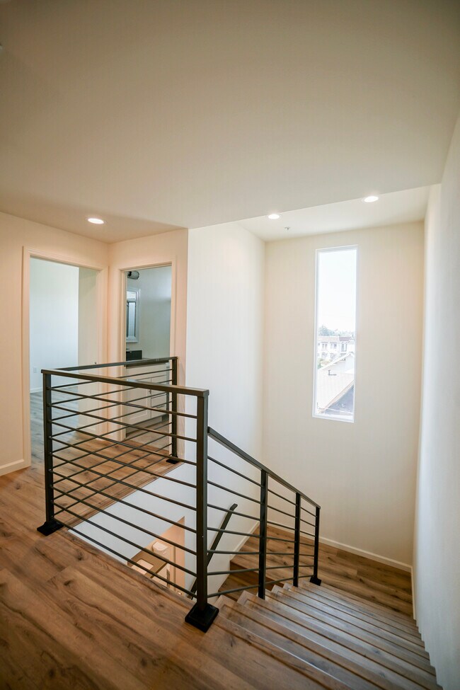 Building Photo - 3863 Montclair St