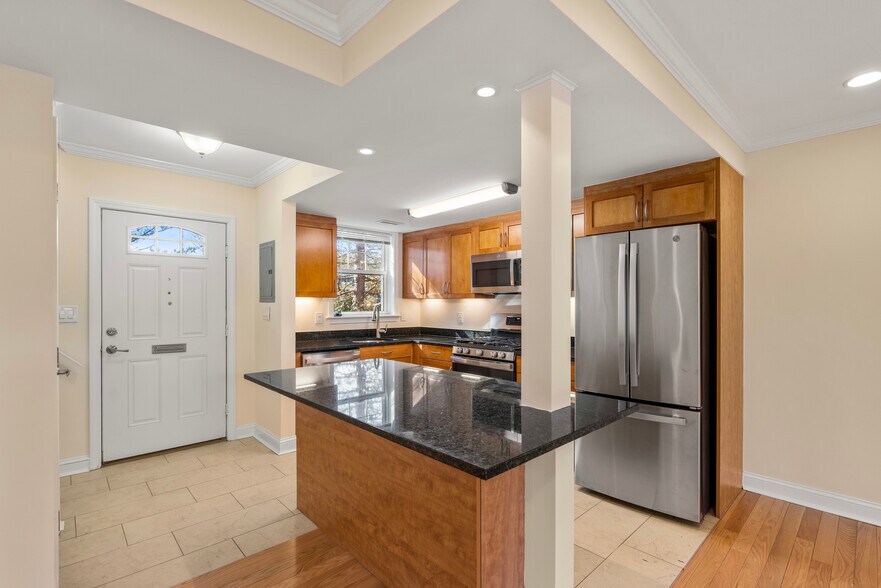 Building Photo - 154 Independence Dr