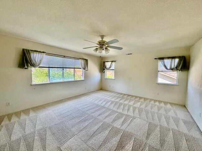 Building Photo - 915 Cardoza Rd