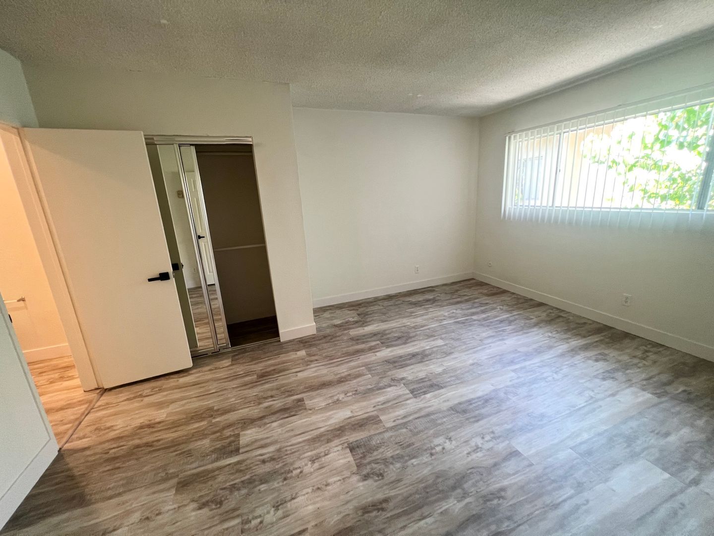 Building Photo - 3359 Mentone Ave