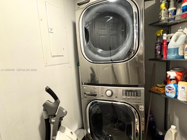 Building Photo - 55 Merrick Way