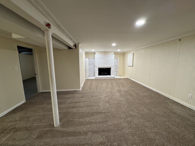 Building Photo - 716 Cranford Dr