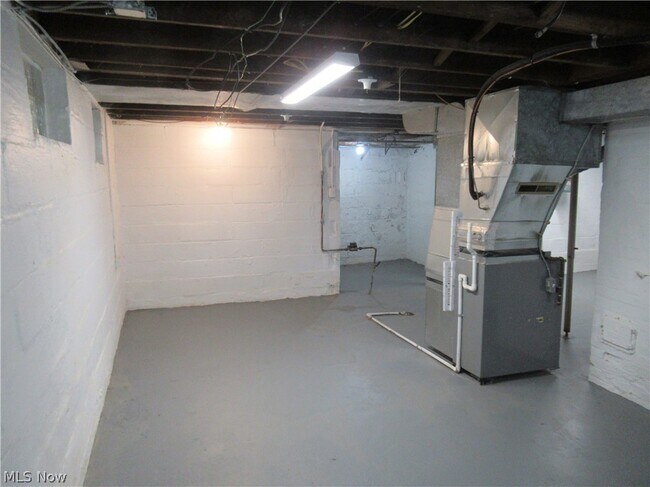 Building Photo - 3443 W 120th St