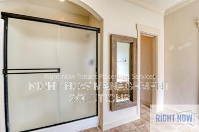 Building Photo - 1076 W Stanhope St