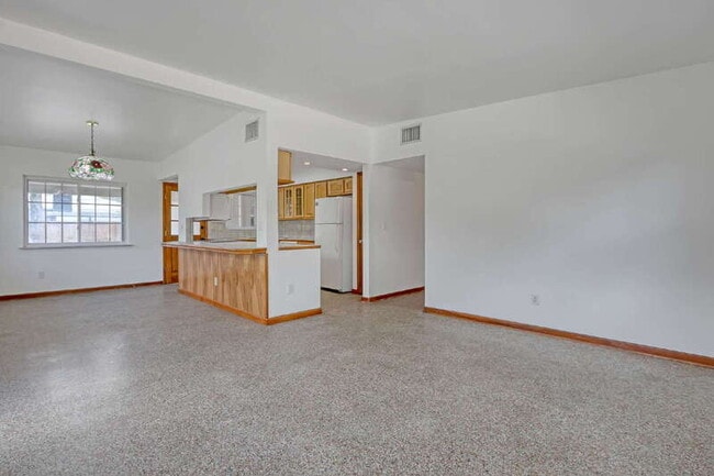 Building Photo - 184 S 5th St