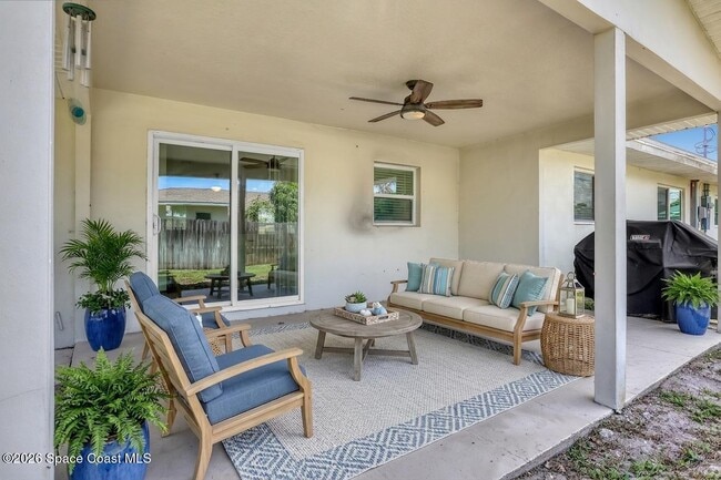 Building Photo - 580 Pine Tree Dr