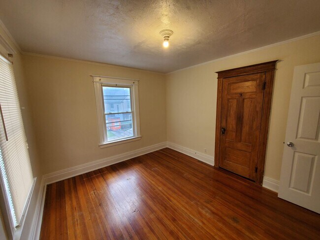 Building Photo - 10 Bly St
