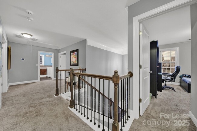 Building Photo - 1389 Overlea Pl NW