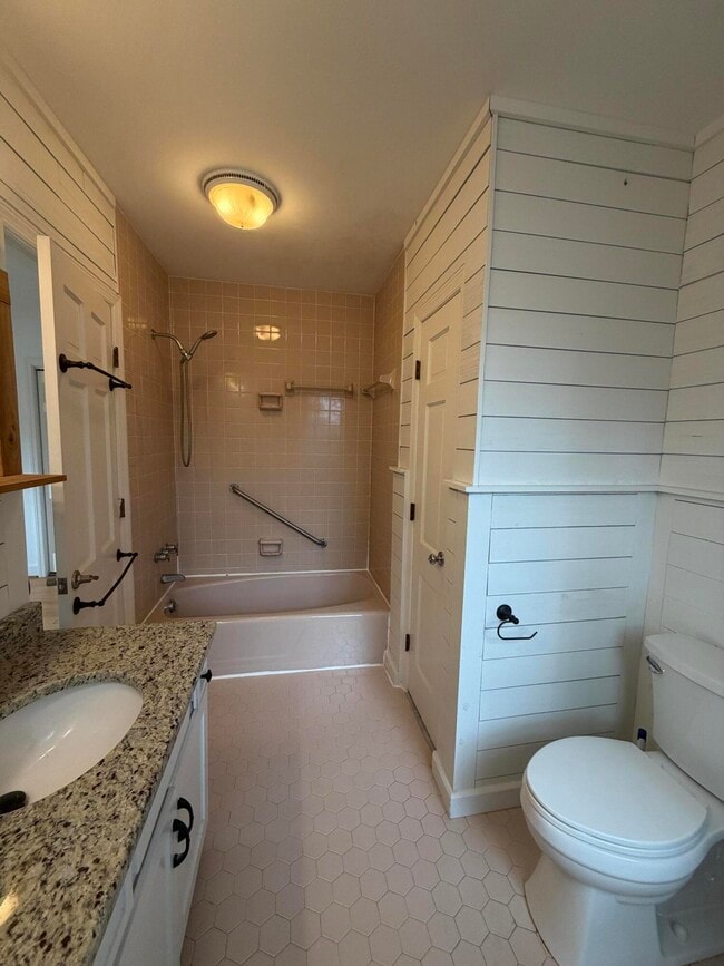 Building Photo - 115 Adams Ave