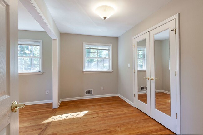 Building Photo - 3741 Fox Glen Ct NE