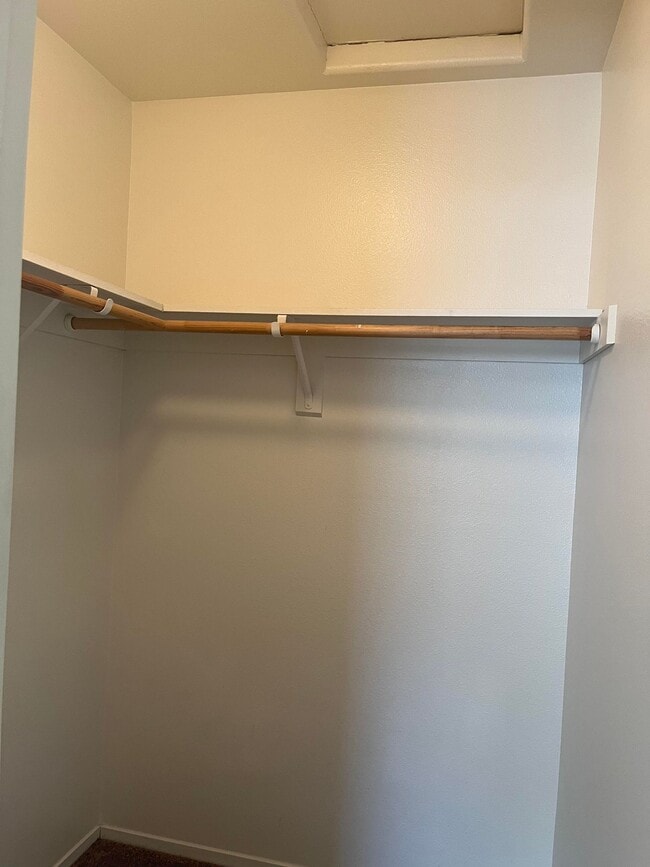 Building Photo - 950 Geneva Dr