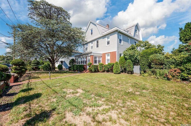 Building Photo - 223 Hickox Ave