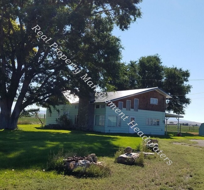 Building Photo - 4 Bedroom 2 Bath Farm House for Rent