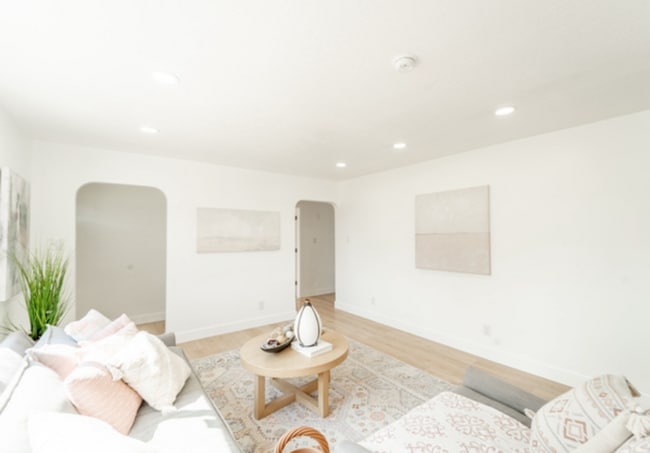 Building Photo - Quiet 3 Bed Kearns Home with Solar, Safe Neighborhood, Great Location!!!
