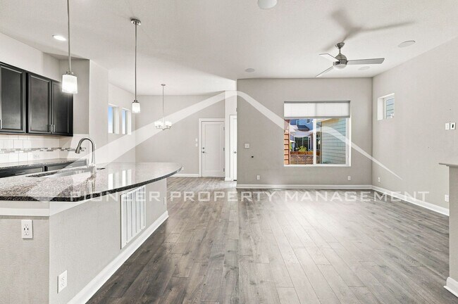 Building Photo - Gorgeous Home with Central AC and Washer/Dryer