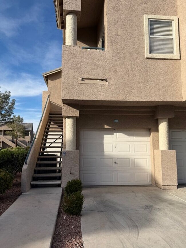 Building Photo - BEAUTIFUL SPACIOUS TOP FLOOR 2 BEDROOM & 2 FULL BATHROOM CONDO IN THE SOUTHWEST