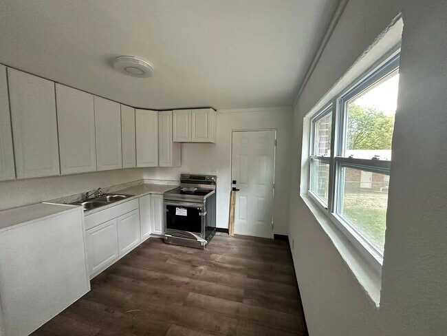 Building Photo - 112 Baptist Ct